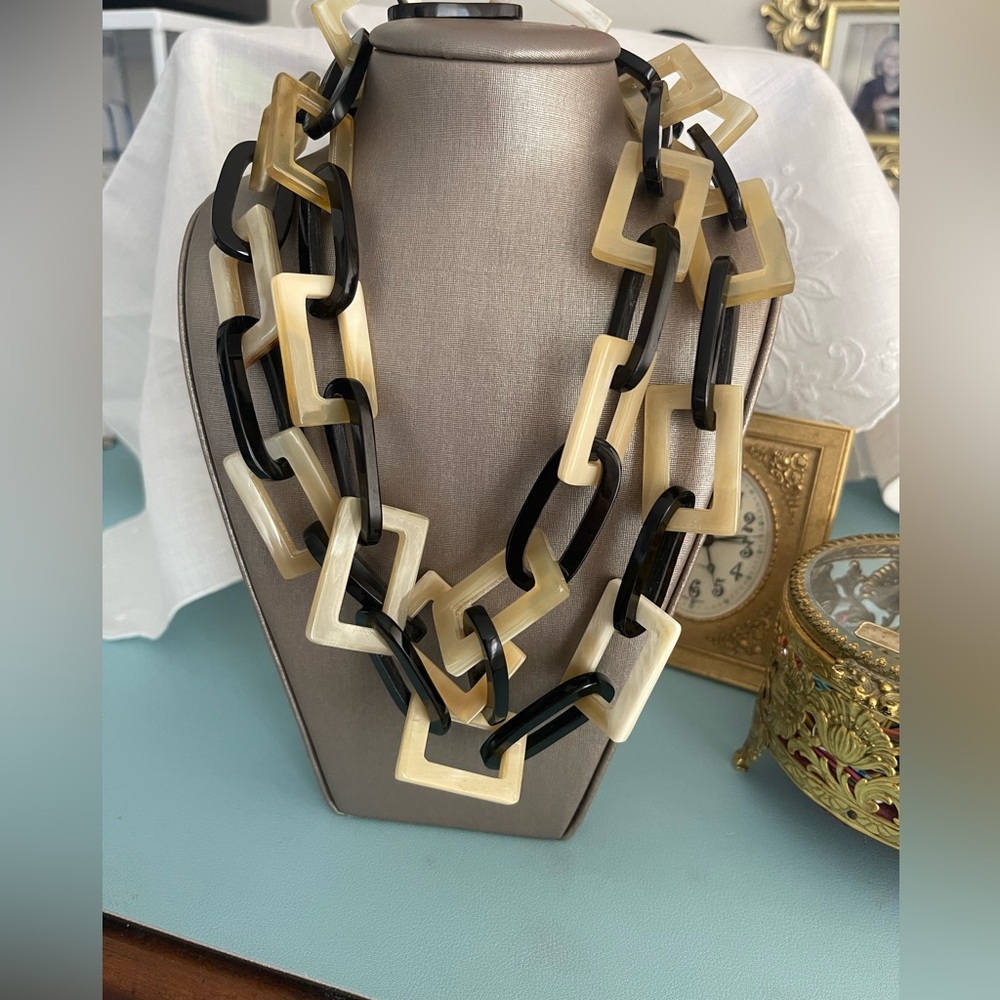 RETRO 1980’S BLACK AND BEIGE GEOMETRIC NECKLACE RESIN SQUARES AND OVALS